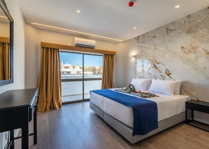 Emeralds By Dk Hotel 4*